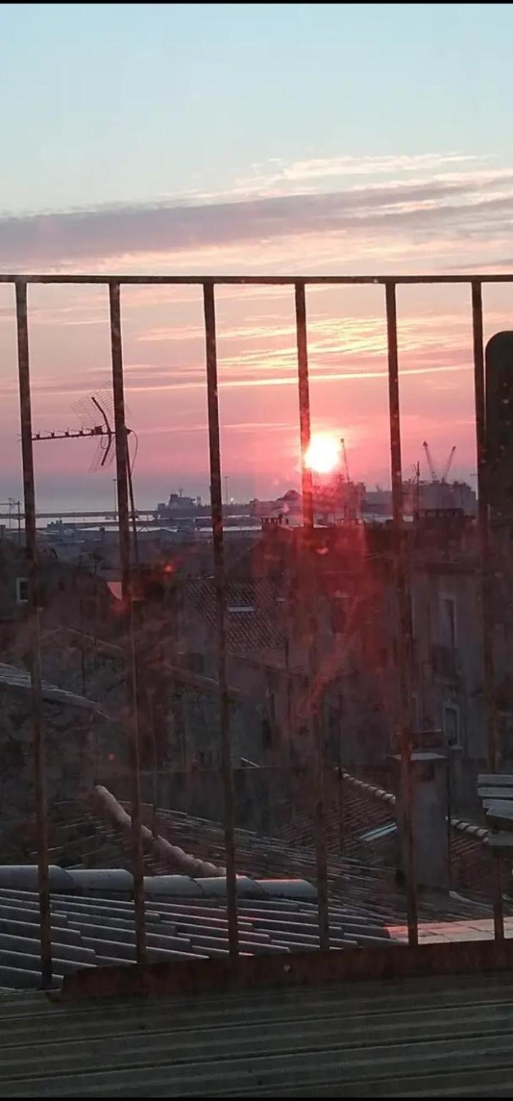 Apartamento Terrasse De La Revolution Sète Exterior foto